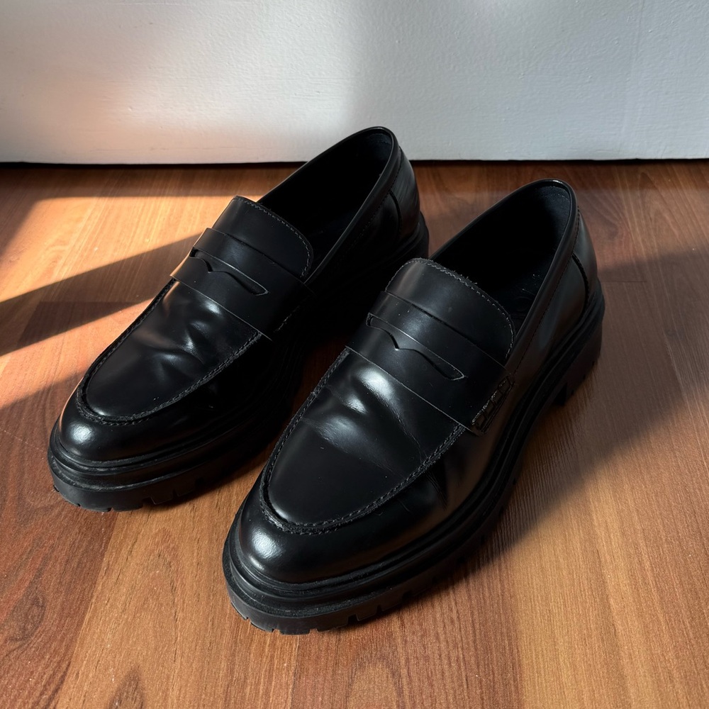 Floyd Black Loafer Slip on Glossy finish Shoes Women’s size 37 - Picture 2 of 9